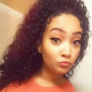 Meet your Posher, Alexis